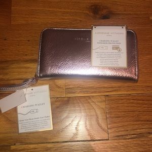 Adrienne Vittadino charging Wallet